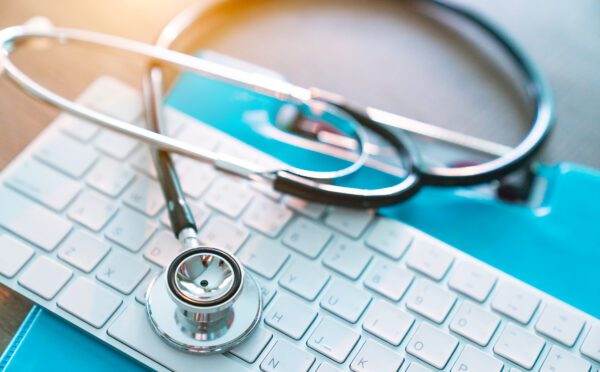 Perspectives en droit du travail et de l’emploi : Les clauses restrictives, la surveillance électronique, la jurisprudence relative aux politiques de vaccination, et la décision Maynard c. Johnson Controls Canada