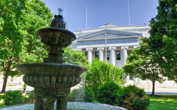 La Cour d’appel de New York clarifie les règles de compétence législative de l’article 8 de l’UCC relativement à la validité de titres