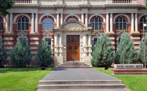 Le délit de « divulgation publique de faits privés » est reconnu en Alberta dans un dossier de pornodivulgation