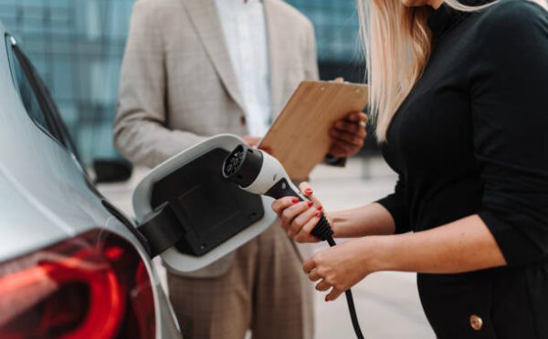 Le Québec adopte son règlement prévoyant des prohibitions à l’égard des véhicules automobiles et des moteurs à combustion d’ici 2035